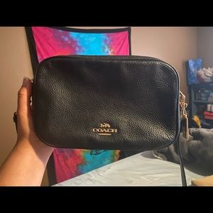 very cute black double zipper cross body purse very spacious!